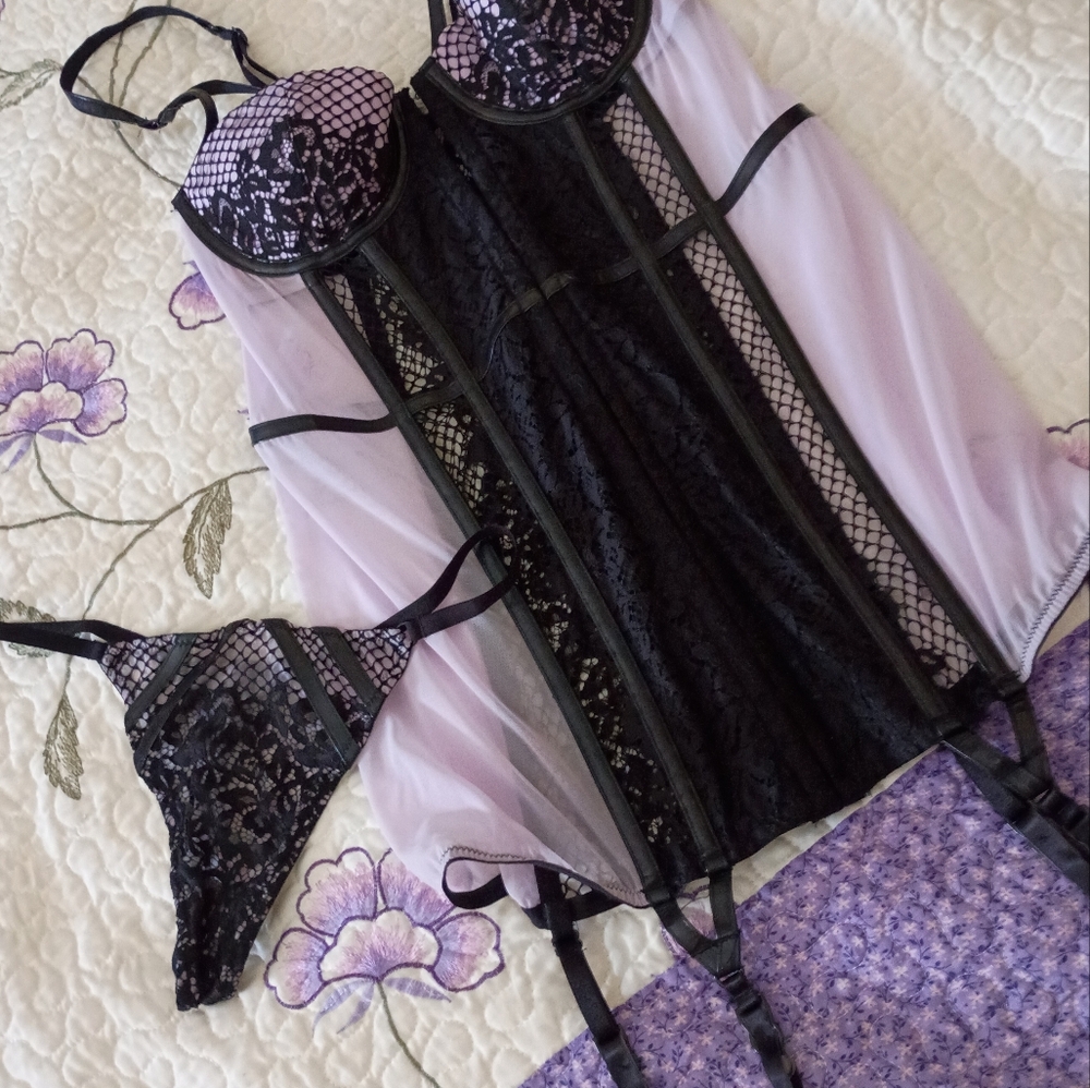 Vintage Y2K Victoria's Secret Lingerie Nightie Panties Elegant corset Thong 36B